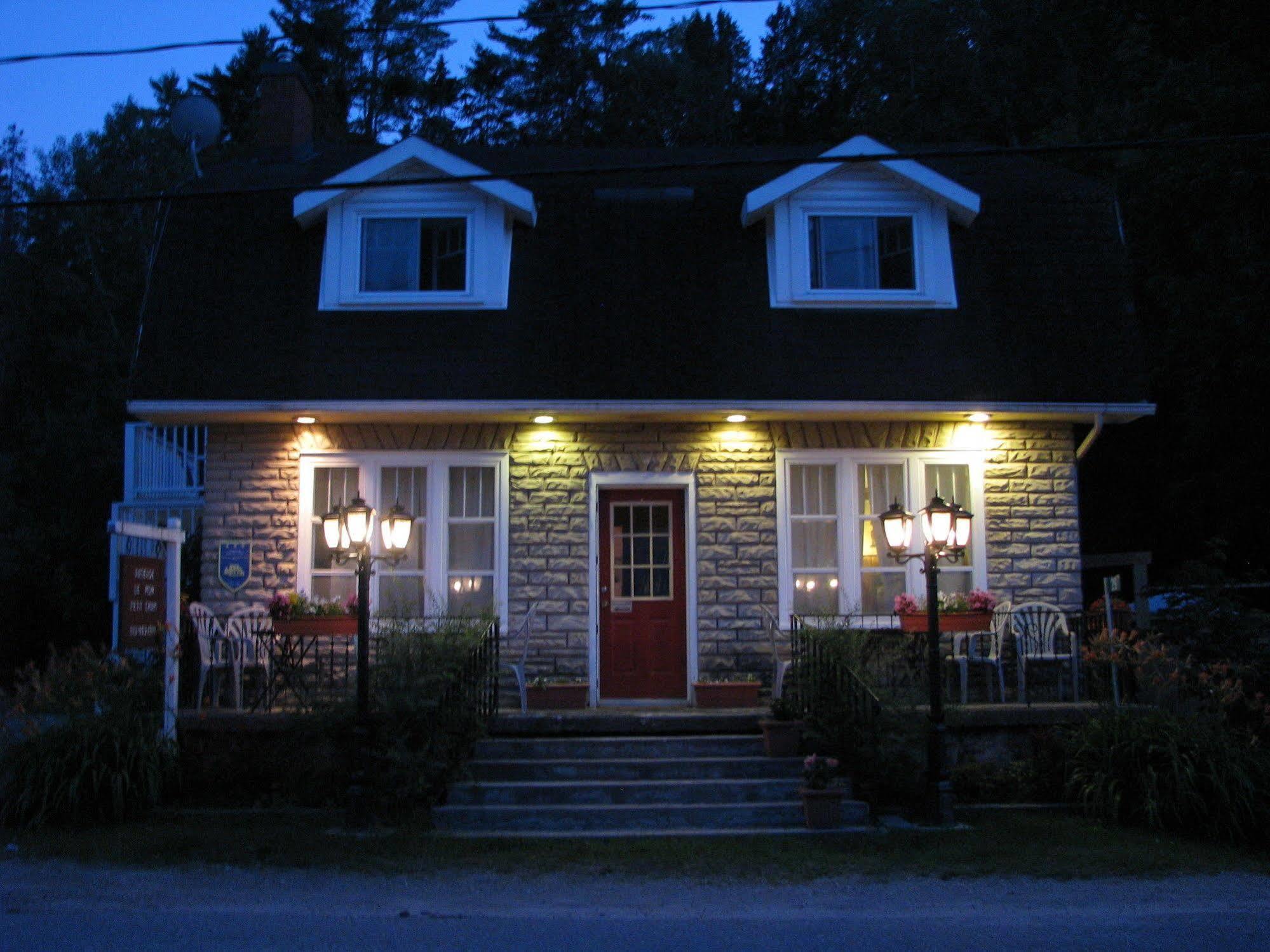 Auberge De Mon Petit Chum B&B Wakefield Exterior foto